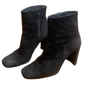 Stuart Weitzman black suede heeled Booties 4” heel shin height size 9